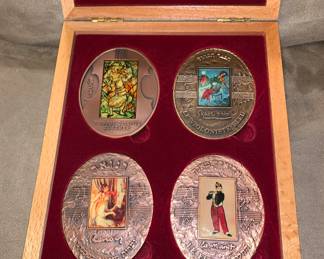 Bronze oval medallion in the case "music of the arts"