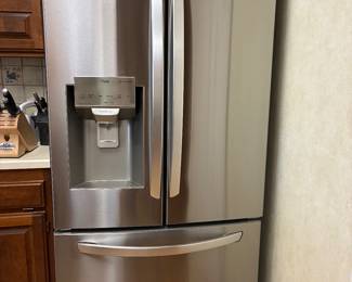 Lg French Door Refrigerator-Thin LgQ 32.5"W x 32"Dx69-3/4"T- Only 3 yrs. Old
