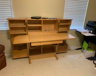 Wow - Fold out Desk !!!