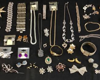 ASSORTED COSTUME JEWELRY