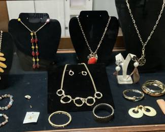 ASSORTED COSTUME JEWELRY, SEMI PRECIOUS STONES, JADE, NAPIER, 1928, J.JILL, CHARLOTTE DANIEL, FAUX TORY BURCH, NECKLACES, RINGS, EARRINGS, BRACELETS