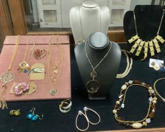 ASSORTED COSTUME JEWELRY, SEMI PRECIOUS STONES, JADE, NAPIER, 1928, J.JILL, CHARLOTTE DANIEL, FAUX TORY BURCH, NECKLACES, RINGS, EARRINGS, BRACELETS