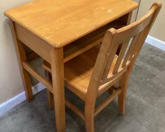 VINTAGE MAPLE WOOD SCHOOL DESK WITH CHAIR