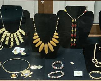 ASSORTED COSTUME JEWELRY, SEMI PRECIOUS STONES, JADE, NAPIER, 1928, J.JILL, CHARLOTTE DANIEL, FAUX TORY BURCH, NECKLACES, RINGS, EARRINGS, BRACELETS