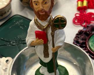 Yes it's a St Patric Bobble head