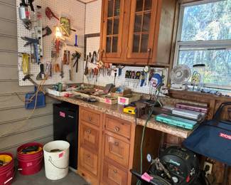 Tracy has organized all the odds and ends, putting together whatever complete sets she could. A great idea would be for you fellas to pull together a little toolbox for your lady friend :-)