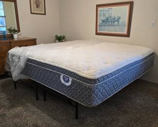 Spring Air pillow top mattress (king)