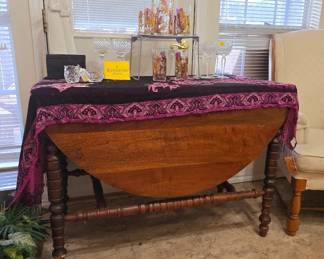 Drop leaf table