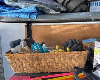 Gardening gloves