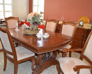 Dining room table and 6 chairs