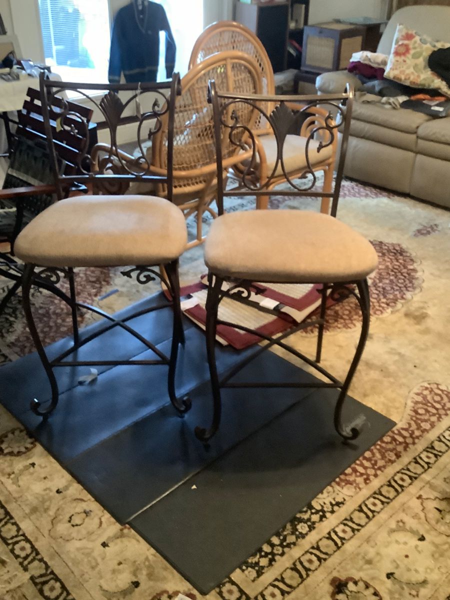 Have 4 counter size @ 80. And 4 bar size 80.