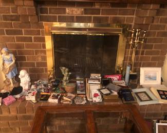 LOTS of picture frames (more not pictured) 