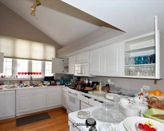 064Kitchen