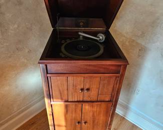 Gramophone (Early 1920s) and 78 rpm Records