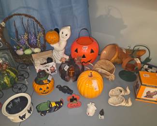 Upstairs room over garage - Halloween items, more baskets