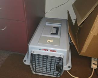 Upstairs room over garage -  Pet taxi