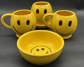 (4) McCoy USA Mid Century Simley Face Dishes