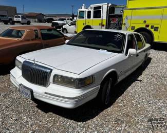 290  1995 Lincoln Town Car 