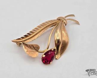 600  18k Gold Feather Brooch with SemiPrecious Stone, 5.08g 