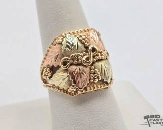 802  10k Gold Ring, 9.03g 