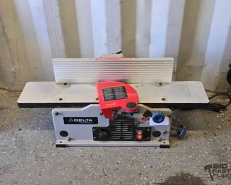 5028  Delta Shopmaster 6 Variable Speed Bench Jointer 