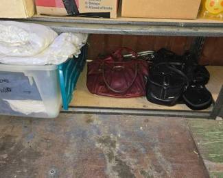 6010  6 Womens Dresses and 6 Handbags 