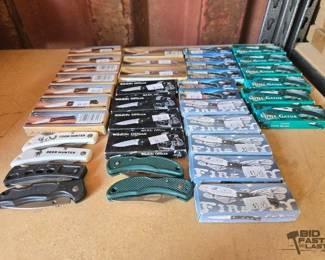 6006  NEW 36 Pocket Knives 