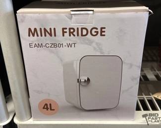 4532  NEW 3 Mini Skincare Fridges 