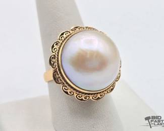 768  14k Gold and Pearl Ring, 11.29g 