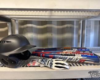 4574  NEW 7 Baseball Equipment 