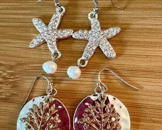 Jewelry! TONS of Earrings, Necklaces, Bracelets and Brooches!