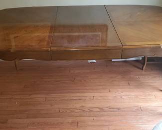 Dining table has 2 leaves