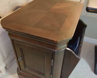 Side table with magazine rack