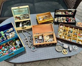 nice assortment of jewelry