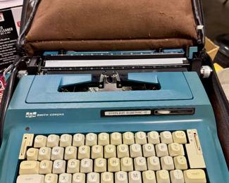 Item #85 Smith-Corona Sterling Electric 12 with case WORKS!!! $34