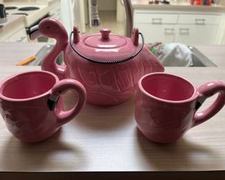 Pink flamingo tea pot & cups