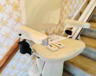 Electric stair lift 