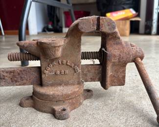 Vintage Rock  Island bench vice model # 625. Very hard to find. 