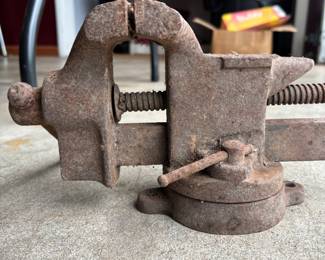 Vintage Rock  Island bench vice model # 625. Super cool. 