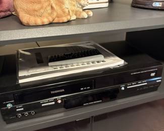 Toshiba SD-V295 DVD & VHS Player!