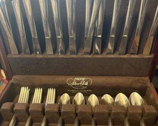 Ekco Stainless USA 79 Pc Silverware & Pacific Silver Cloth Tarnish Proof Silverware Chest!
