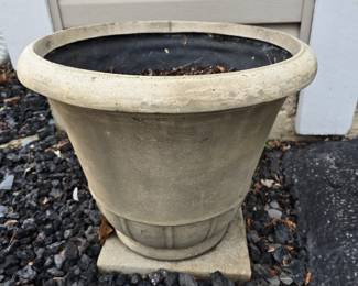 Heavy pot, can be painted