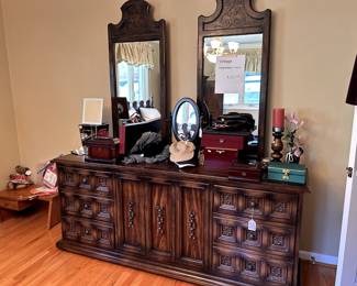 Matches previous pic. Mirrors attached.  Empty and ready to go. Bring a dolly.