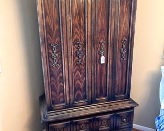 Cira 1970's bedroom sturdy, masculine, can be painted. 1 of 3