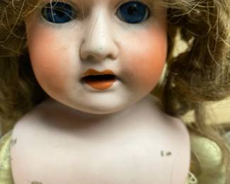 Beautiful Bisque Face, Rosey Cheeks, Glass Eyes