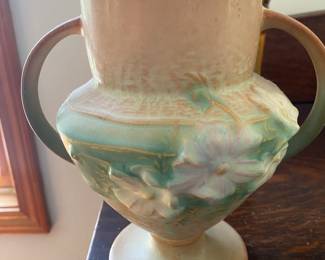 Roseville Pottery Cosmos Double Handle )1939)
