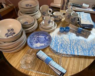 Vera Placemats and Napkins