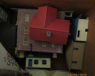 Miniature buildings for train set