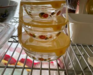 "Sunflower dute" vintage stacking bowls w/ lids