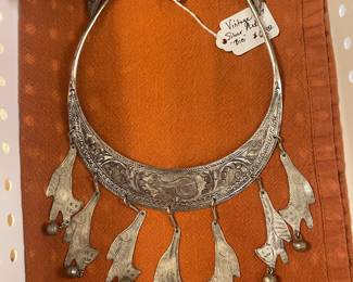Vintage Silver Plate “Bib” Necklace ‘Cat Motif’